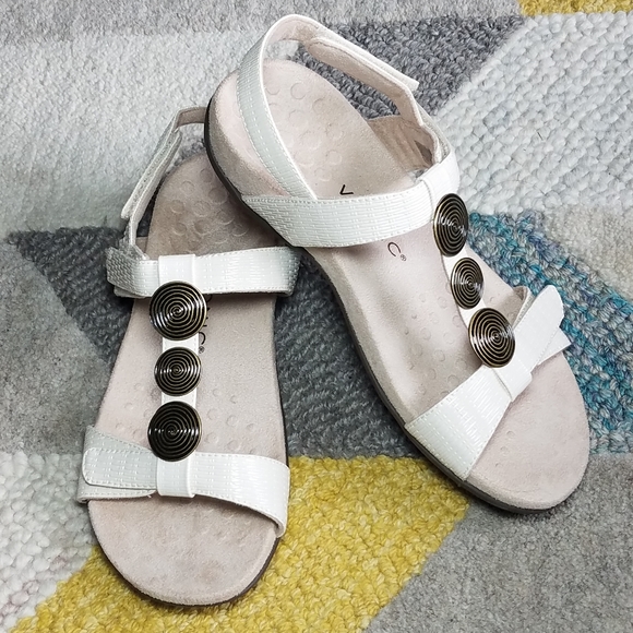 vionic orthotic sandals